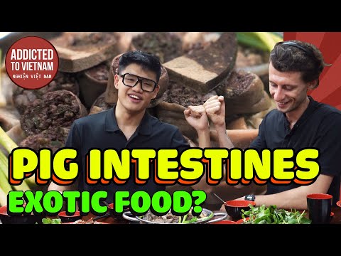 Showing a Vietnamese how to eat pig intestines and bl00d congee | Pig womb, bl00d sausages and more