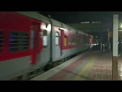 12961-Avantika Sf Exp Skip Dahanu Road With High Speed Wap-7