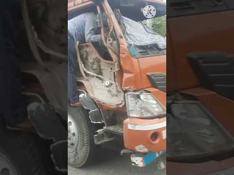 bahut bhayankar accident hua hai Driver Ki Halat Dekho