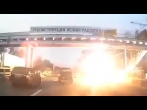 【衝撃映像】　海外自動車事故　衝撃クラッシュシリーズ　決定的瞬間　No 109