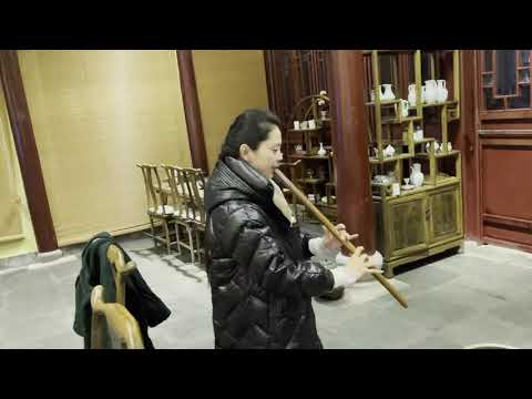 神奇的笛子，铜管发出的动人的声音A touching sound made by a magical flute and copper pipe