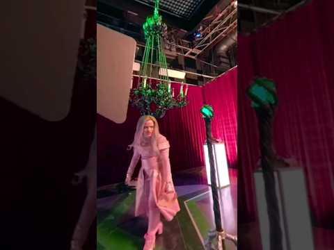 Descendants 3 - Queen Of Mean - Behind the Scenes #descendants #descendants3 #dovecameron #disney