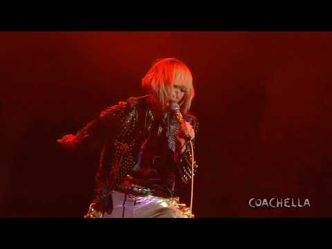 Yeah Yeah Yeahs - Pin live Coachella 2013 #YeahYeahYeahs