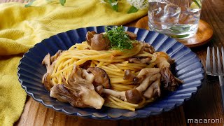 【きのこのバターしょうゆパスタ】具材はきのこだけ！旨みたっぷり！ランチにおすすめ♪｜macaroni（マカロニ）