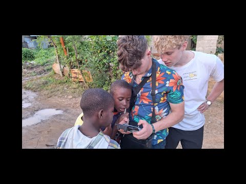 Owen vliegt met zijn drone in El Seibo