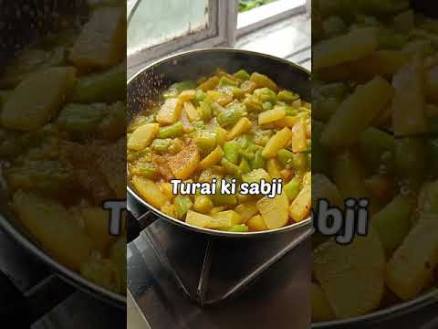 Aloo Turai Ki Sabji // Ridge Gourd Curry #shorts #shortvidio #youtubeshort