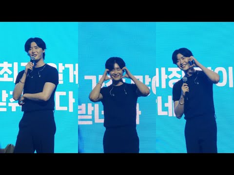 Heart drop!! The moment Lee Jong Suk decided to sit on the floor as he read his letter for the fans