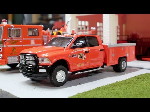 Greenlight 1:64 2017 Ram 3500 Dually - Los Angeles County Fire Department No. 67010-E Review