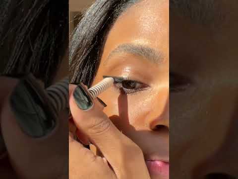 Easiest wing eyeliner tutorial! #makeup #makeuptutorial #eyemakeup #eyeliner #eyelinertutorial