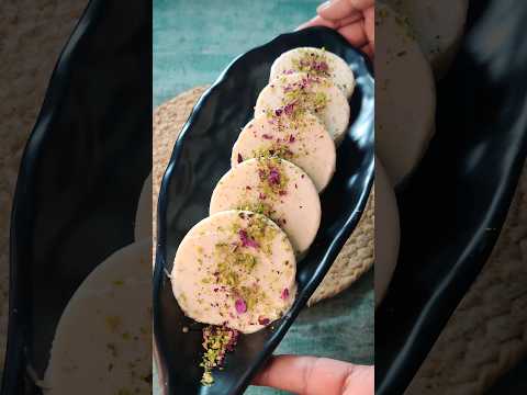 Rollcut Malai Kulfi Recipe 😍 | Kaju Badam Malai Kulfi | Yashaswi's Kitchen #shorts #kulfi #trending