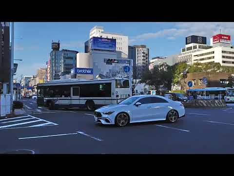 錦通りに入る救急車(若松1)