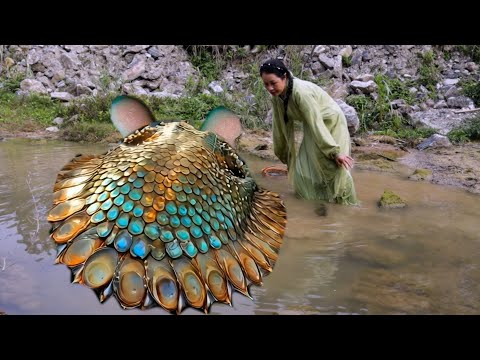 The girl discovered a giant shell and took out beautiful pearls from its belly