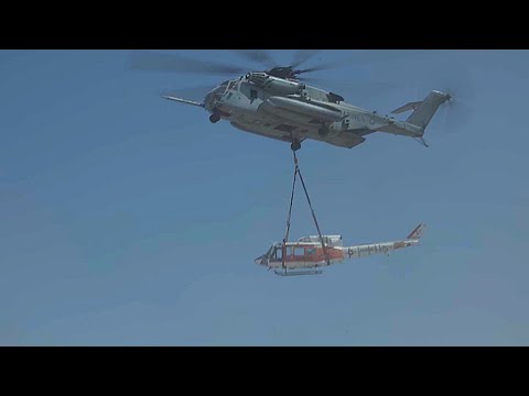 US Marines practice heavy lifting with CH-53E helicopters at Yuma Tactics Instructor Course