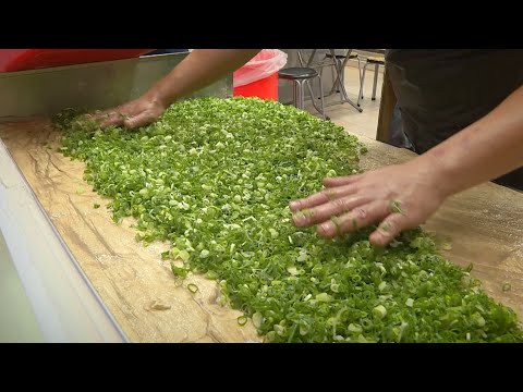 爆量蔥花海 饒河夜市排隊蔥油餅 - 台灣美食│Scallion Pancake - Taiwanese Food