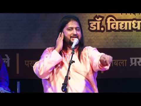 Swaradhish Dr Bharat Balvalli sings Master Dinanath Mangeshkar's song Divya Swatantrya Ravi