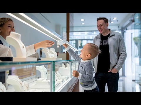 Boy Buying Gift for His Mom in Jewelry Shop – Elon Musk's Unexpected Act Brings Everyone to Tears