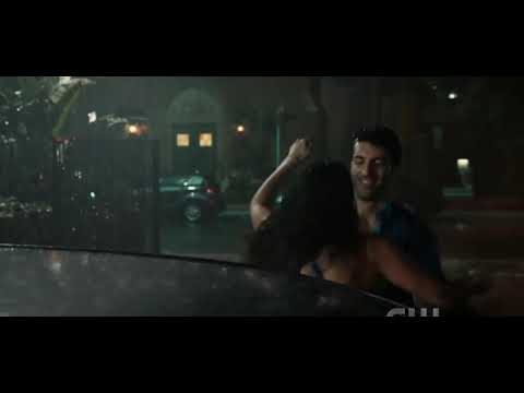 Jane the Virgin Rafael & Jane kiss in the rain scene 5x14