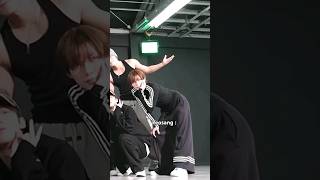 yeosang popping that thang #fypシ゚ #fyp #foyoupage #foryou #ateez #yeosang #funny #ateezfunny #meme