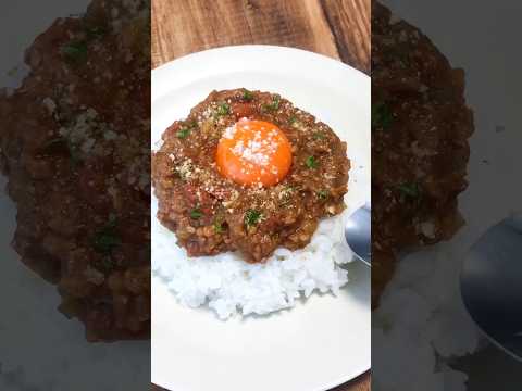 レンジでここまでの味ができるとは…!って驚く美味しさのキーマカレー。仕上げのバターで格段に美味しくなる。煮込んでないのに丁寧に煮込んだみたいな味します。レシピは右上の点から説明欄へ #おうちごはん