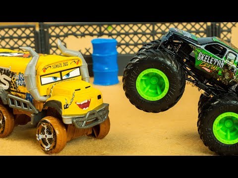 Monster Trucks vs Mud Racers Fast Cars Crash N Smash Action