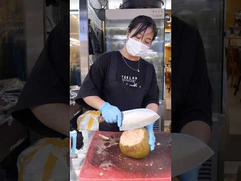 Awesome skill! Coconut cutting master in Korea