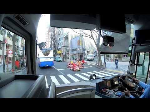 Airport Limousine Bus meets Mario Carts in Tokyo Japan 空港リムジンバスが謎のマリオカート？の集団と出会う 【東京空港交通】