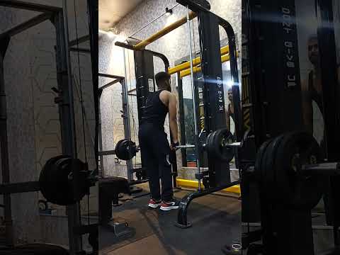 shrugs workout on smith machine #fitness #shrugsworkout #shorts