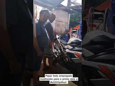 Papai mostrando a #s1000pitbull para o primo dele #bmw #s1000rr #motorcycle #moto