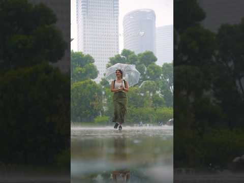 How can anyone not love the rain? 🙊 #Cinematic #Singapore 🇸🇬