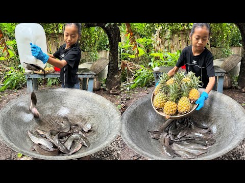 Smart girl Pich cook catfish and pineapple with country style - Cooking with Sreypich