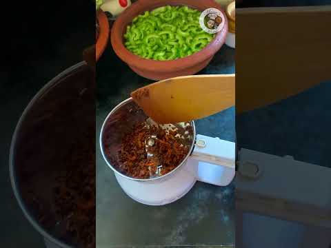 ഒന്നാന്തരം പാവയ്ക്ക തീയൽ 😋| Easy Bitter gourd / Bitter melon curry recipe | Theeyal Meenu's Menu