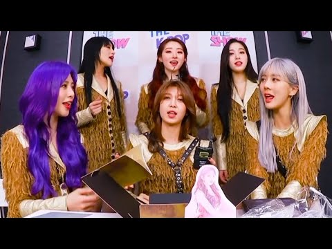 Yoohyeon looks at Jiu while singing Jazz Bar, and forgets the lyrics | Jiyoo🐰🐶