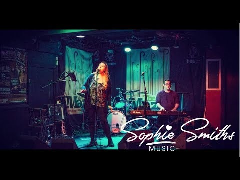 Sophie Smith - Underwater Live