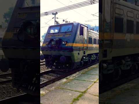 Lucknow Old Engine Wap1 Crossing#uniquetrainengines#indianrailways#wap1#oldisgold#engine#train#video