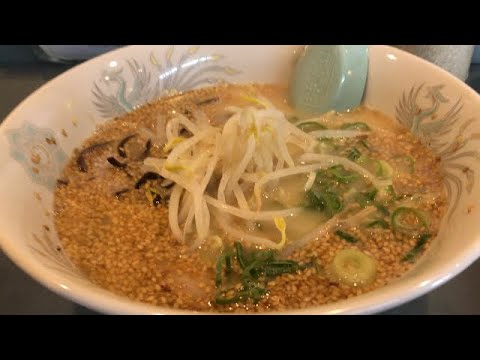 大阪の博多ラーメンと焼きめしのセット