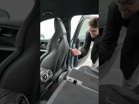 💡Automatically forward moving seats when the rear seats fold in the Mercedes-AMG GLC 43!