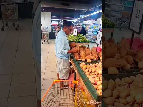 आम्ही गेलो STAR MARKET ला #malvanivlog #vlog #shortsfeed #shorts #youtubeshorts #ytshort #comedy