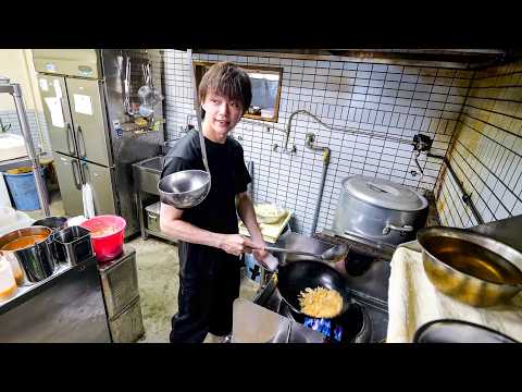 Fried rice prince at a roadside ramen shop in Nara,Fascinating pot swing