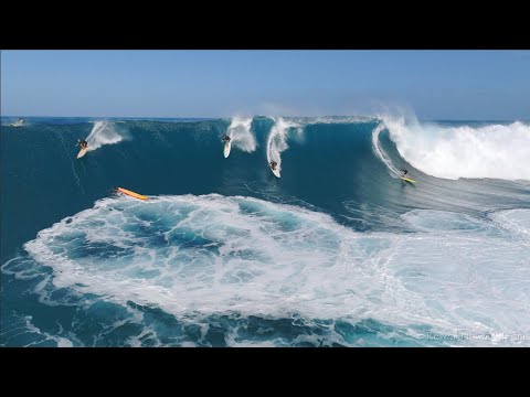 Surfing Beautiful Waimea Bay (Jan 12, 2023)   4K