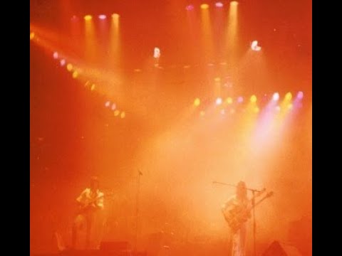 GENESIS - Dance on a Volcano / Los Endos (live in London 1977)