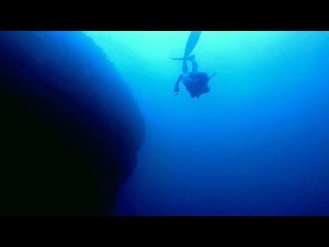 Freediving - Play near the ledge - Okinawa, Ho-Shou, April 2015