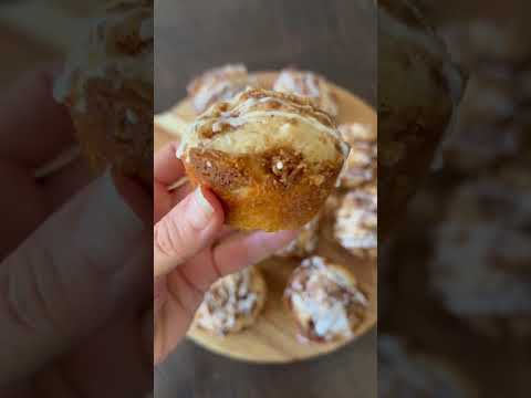 Easy Cinnamon Coffee Cake Muffins #muffins #coffeecake #cinnamon #breakfastrecipes #easybreakfast