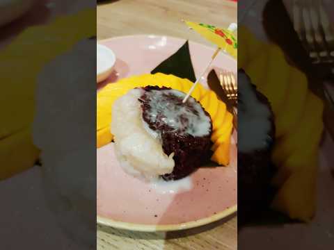 Thai Mango 🥭 Sticky Rice 🍚 #shortsvideo #trending #trendingshorts #shorts #thai #food #foodshorts