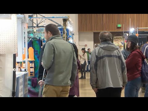 Eugene Holiday Market opens for last-minute Christmas shopping