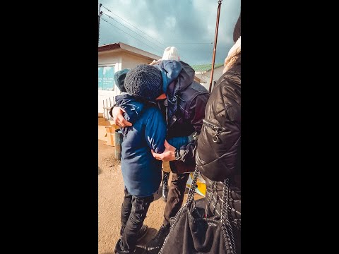 Goodbyes at the Ukraine border