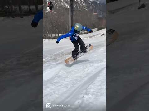 Late b 180 practice #snowboarding #單板滑雪 #日本滑雪 #滑雪 #groundtrick #カービング #スノーボー #スノボ #snowboard_world