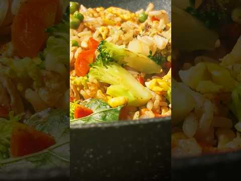 easy fried rice 🍚 #shortsvideo #trending #trendingshorts #food #shorts #trending