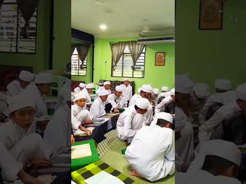 Malaysia Children reciting the Holy Quran in Madrasah #muslimreact #islmicp