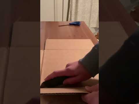 Making a cardboard Fingerboard skatepark in a minute