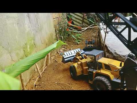 memperbaiki jalan lintas perkebunan sawit #rc #kontruksi #toys #viral #rcconstruction #mainanviral